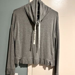 UGG pullover sweatshirt in grey. Medium.